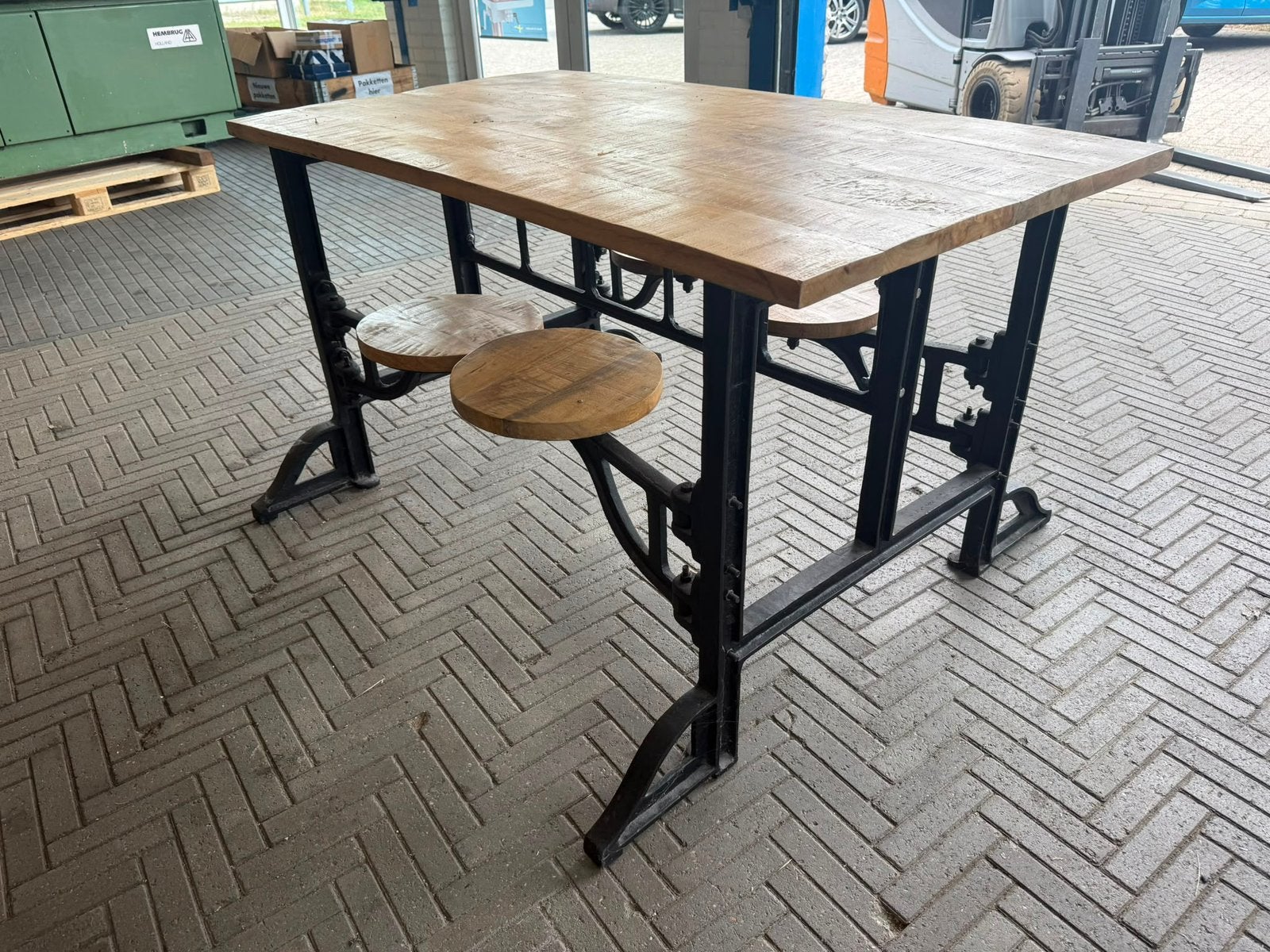 Mancave item! Industriele picknickbank, gietijzeren tafel, Ophalen, Gebruikt, Dimatech, Dimatech