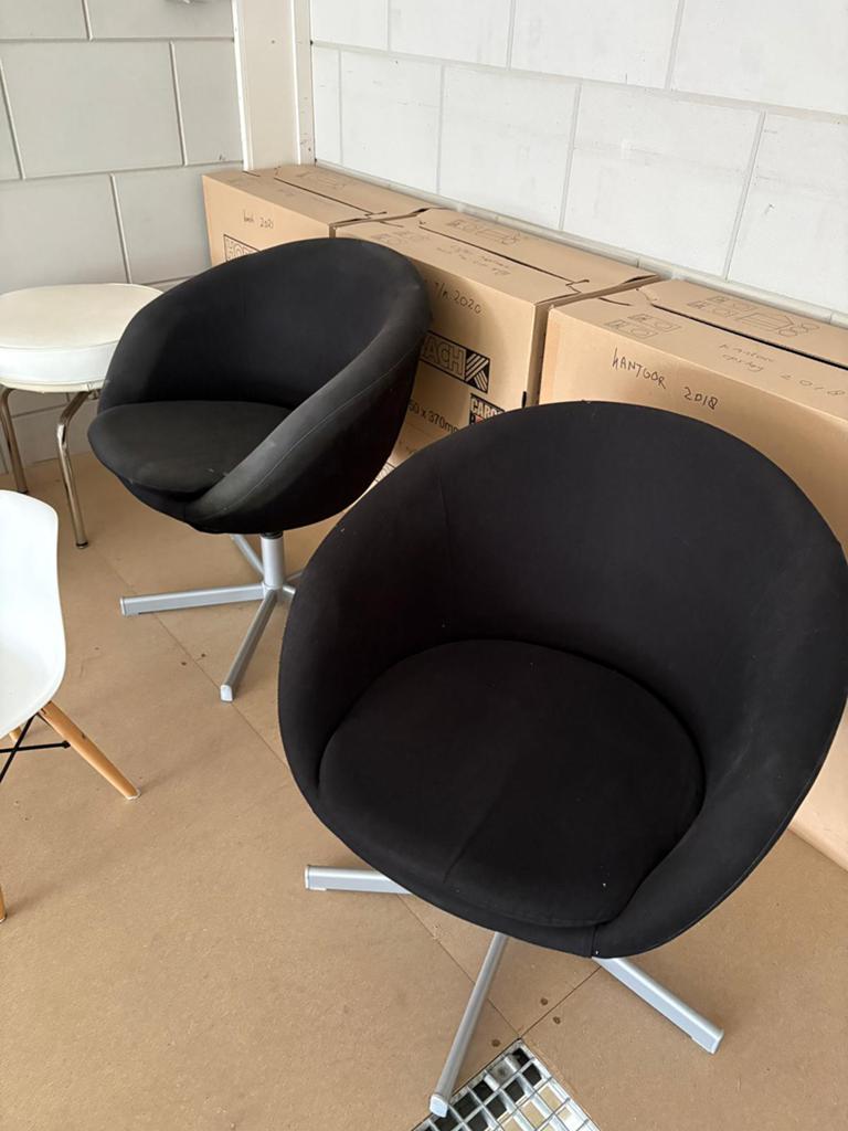 2 zwarte Ikea kuipstoelen, Ophalen, Twee, Zwart, Zo goed als nieuw
