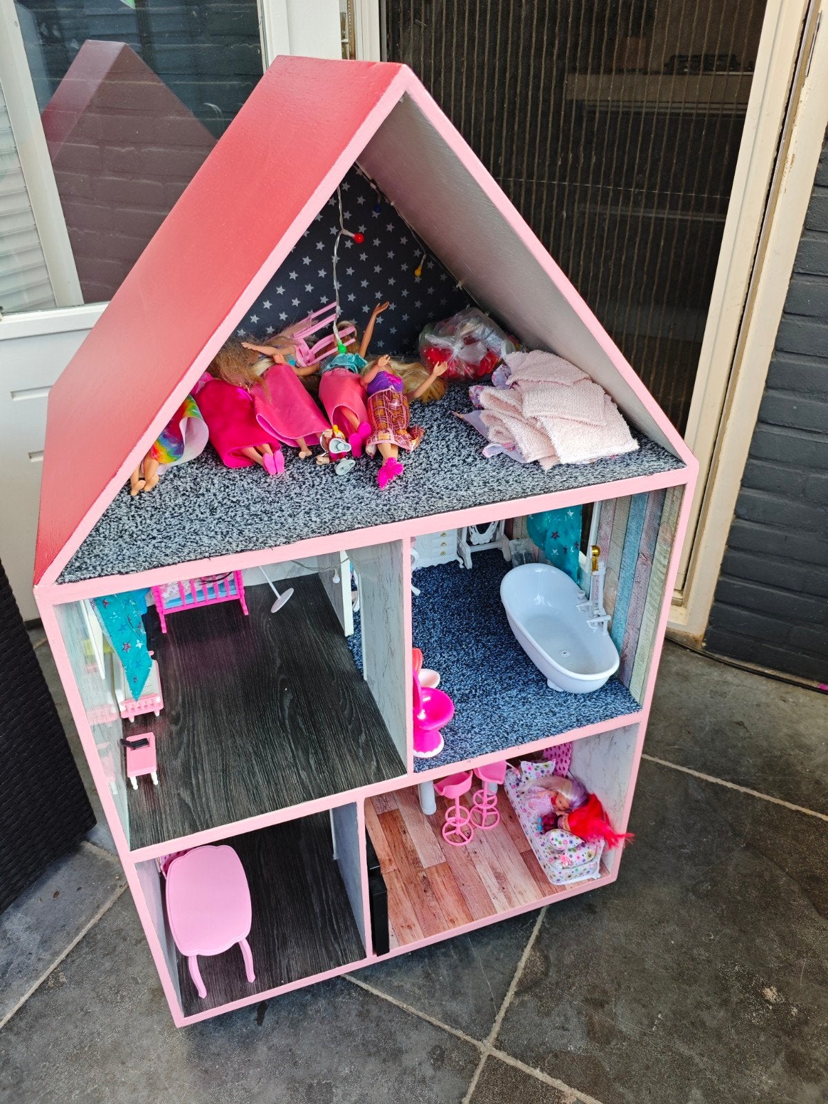 Groot poppenhuis met verlichting op wieltjes, Kinderen en Baby's, Speelgoed | Poppenhuizen, Gebruikt, Poppenhuis, Ophalen