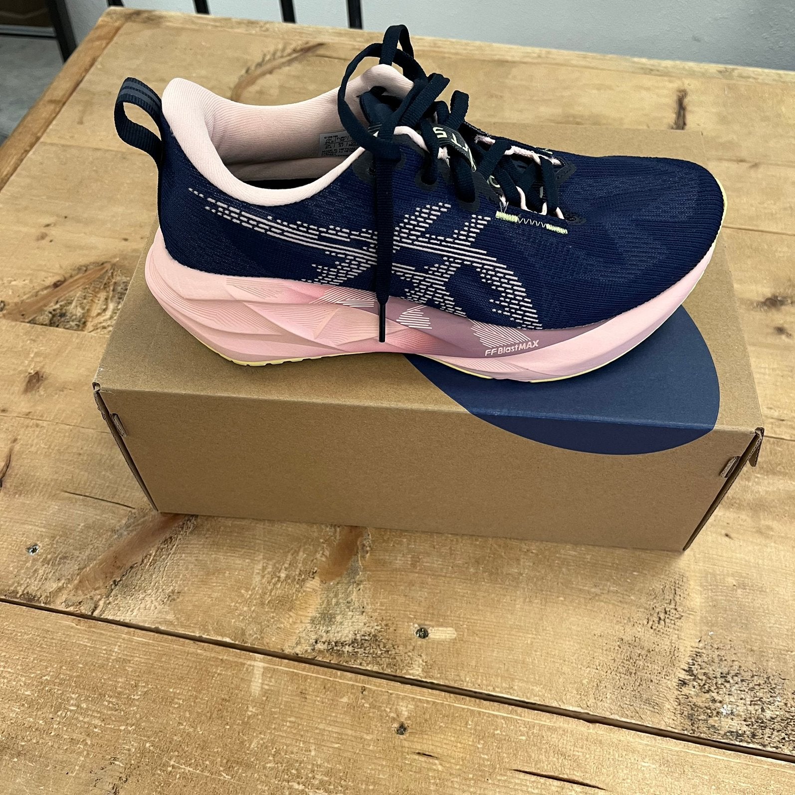 Asics W Novablast 5 / 39, Sport en Fitness, Loopsport en Atletiek, Hardloopschoenen, Nieuw, Ophalen of Verzenden, Hardlopen
