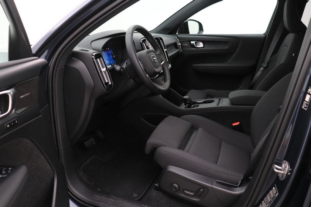 Volvo EX40 Single Motor Extended Range Plus Black Ed. 82 kWh, Auto's, Volvo, Automaat, Gebruikt, 252 pk, Blauw