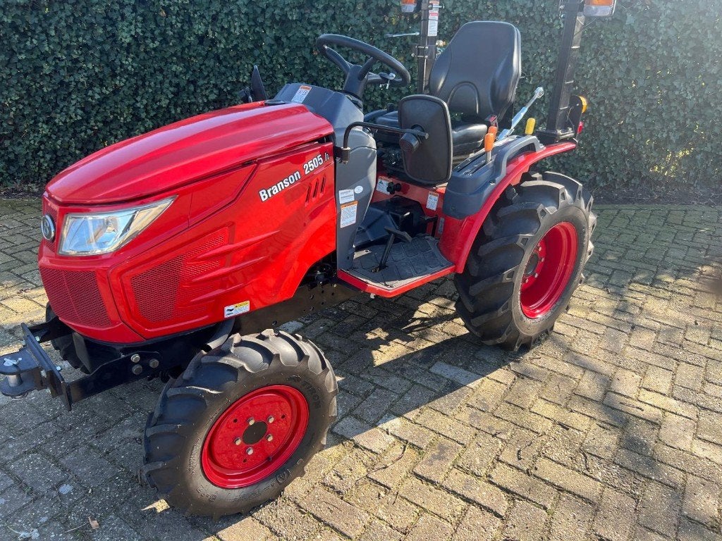 Branson compact tractor type 2505H, Gebruikt, Tot 2500, Tot 80 Pk, Ophalen