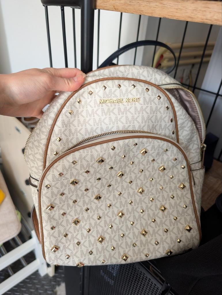 Michael Kors rugzak met studs - Zo goed als nieuw, Overige merken, Ophalen of Verzenden, 30 tot 45 cm, Minder dan 25 cm