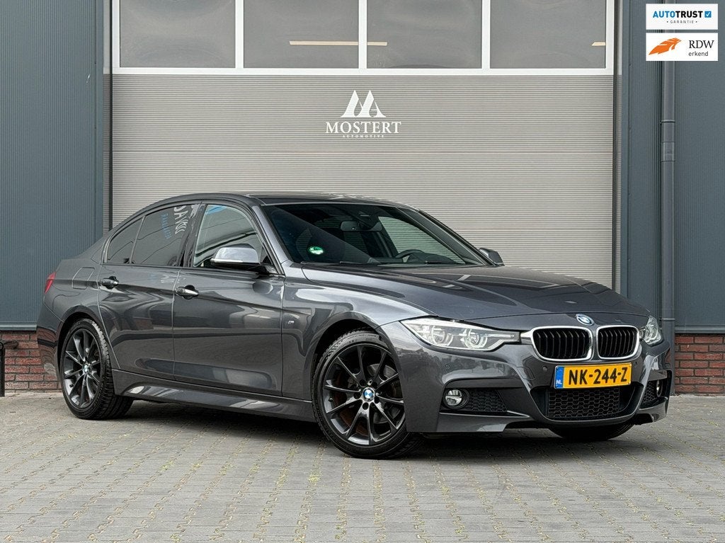 BMW 3-serie 318i/136pk Centennial High Executive M sport|201, Auto's, BMW, Gebruikt, Alcantara, Handgeschakeld, 3 cilinders