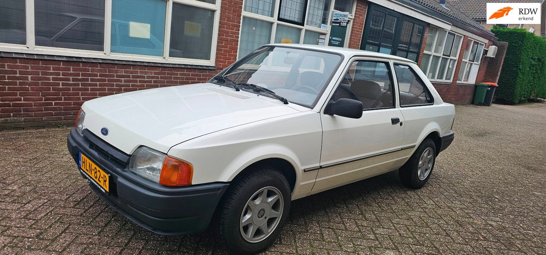 Ford ESCORT 1.6 automaat 1e eigenaresse lage kms, Auto's, 4 cilinders, Wit, Bedrijf, 904 kg