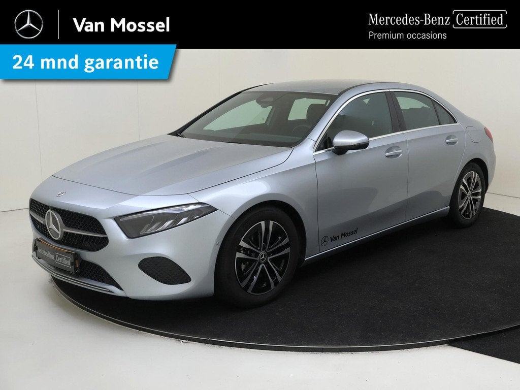 Mercedes-Benz A180 Star Edition Luxury Line - Achteruitrijca, Auto's, Mercedes-Benz, 136 pk, Gebruikt, Euro 6, Leder en Stof