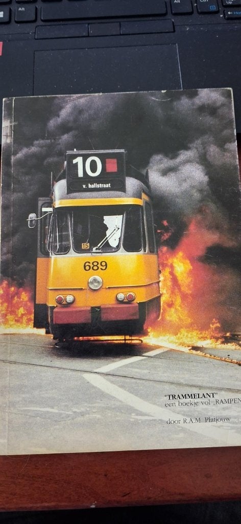 Trammelant: Een boekje vol rampen - R.A.M. Platjouw, Ophalen of Verzenden, Gelezen, R.A.M. Platjouw, Tram