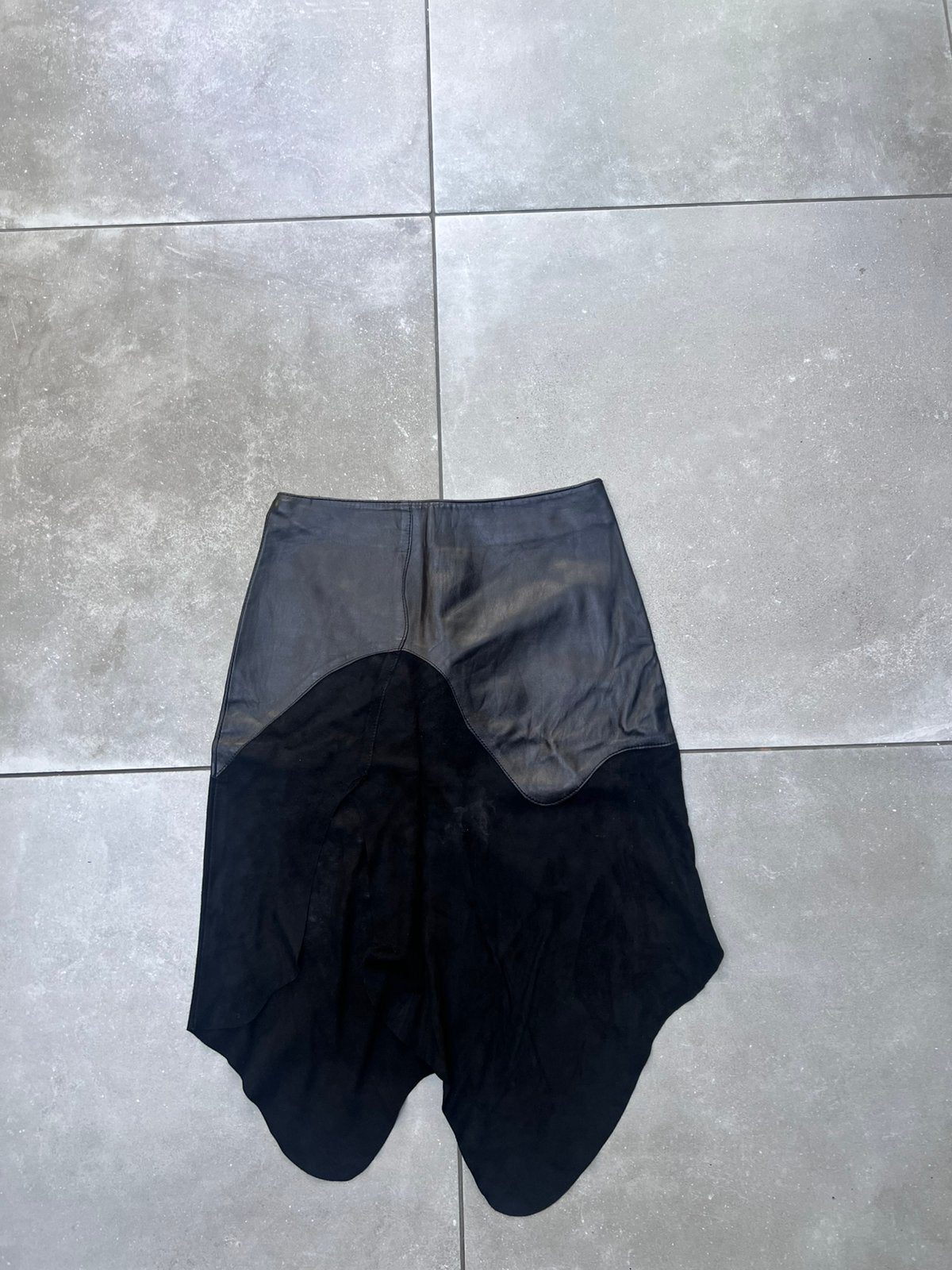 QI-DO ECHT LEREN BOHO STIJL ZWARTE ROK ROKJE MAAT 36 / S, Zwart, Ophalen of Verzenden, Zo goed als nieuw, Knielengte