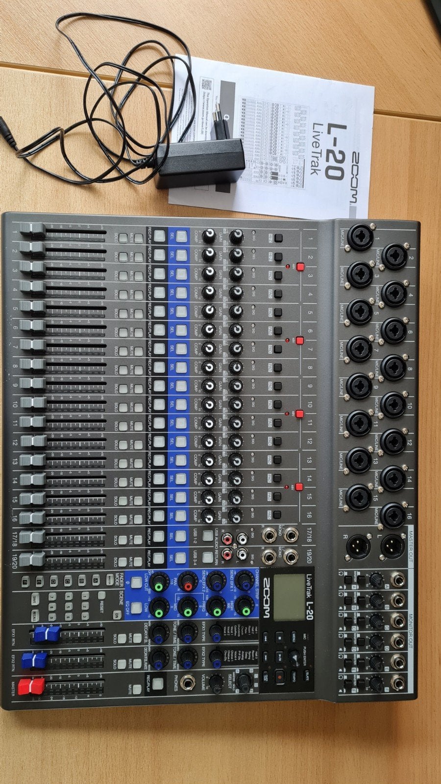 Zoom LiveTrak L-20 digitale mixer / recorder (zgan), Ophalen, Zo goed als nieuw, 20 kanalen of meer, Microfooningang