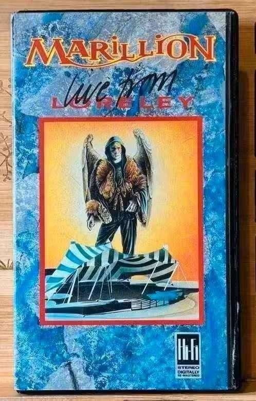 VHS Marillion - Live From Loreley CMV 1075 Symfonische Rock, Gebruikt, Muziek en Concerten, Ophalen of Verzenden, Vanaf 12 jaar