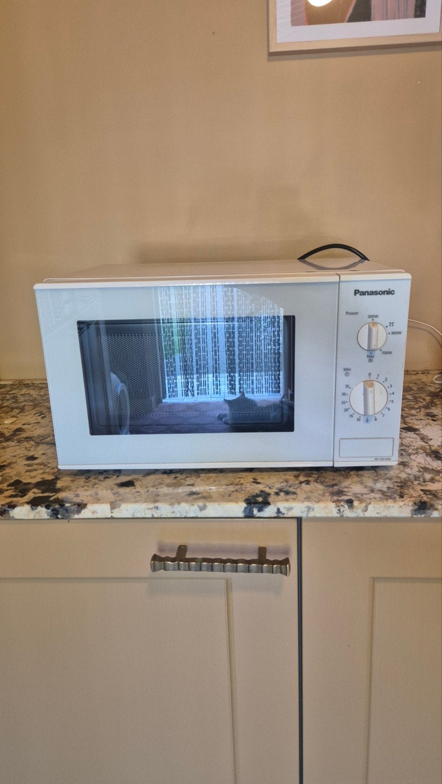 Panasonic NN-E201WM Magnetron - Wit, Vrijstaand, Witgoed en Apparatuur, Ophalen, Minder dan 45 cm, Draaiplateau, Vrijstaand