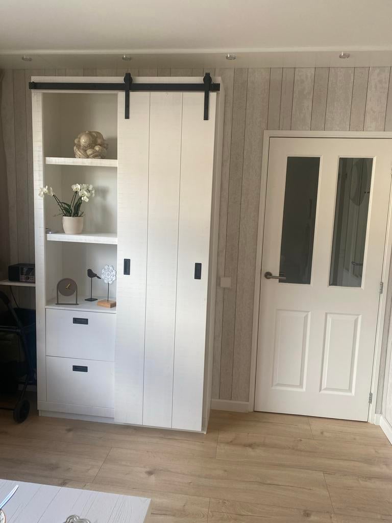 Vt wonen wandkast massief grenen met schuifdeur, 200 cm of meer, Zo goed als nieuw, Met lade(s), Grenenhout