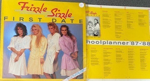 gesigneerd:Frizzle Sizzle First date+persfoto+kalender, Cd's en Dvd's, LP, Pop, Inclusief binnenhoes, Ophalen of Verzenden