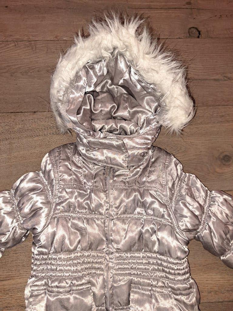 Mooie winterjas van Name It maat 98 met capuchon, Kinderen en Baby's, Kinderkleding | Maat 98, Meisje, Ophalen of Verzenden, Zo goed als nieuw
