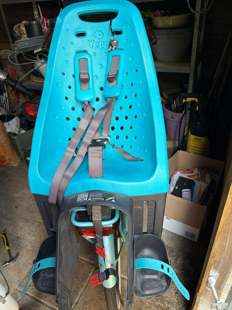 Yepp Fietsstoel Achter - Inclusief Easyfit Drager XL, Fietsen en Brommers, Fietsaccessoires | Fietsstoeltjes, Ophalen, Achterzitje