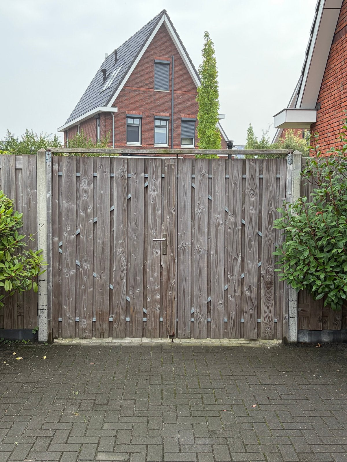 2x Douglas houten schutting poort 120x180 cm incl. slot, Ophalen, Minder dan 3 meter, Hout, 1 tot 2 meter