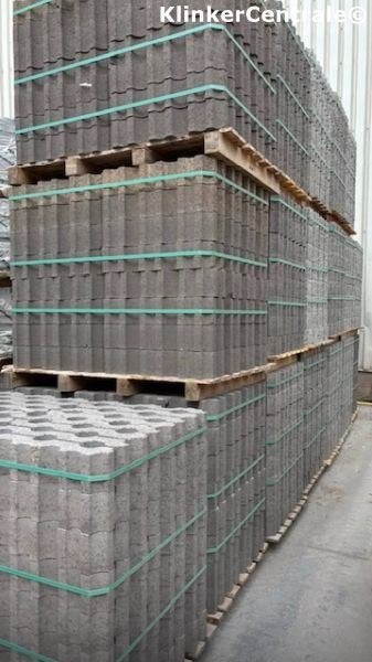 64m2 B-KEUS grastegels 61x41x12cm grasdallen grasbeton berm