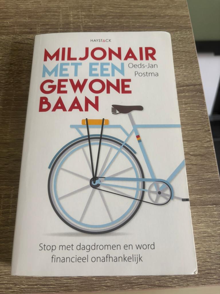 Oeds-Jan Postma - Miljonair met een gewone baan, Boeken, Gelezen, Ophalen of Verzenden, Overige onderwerpen, Oeds-Jan Postma