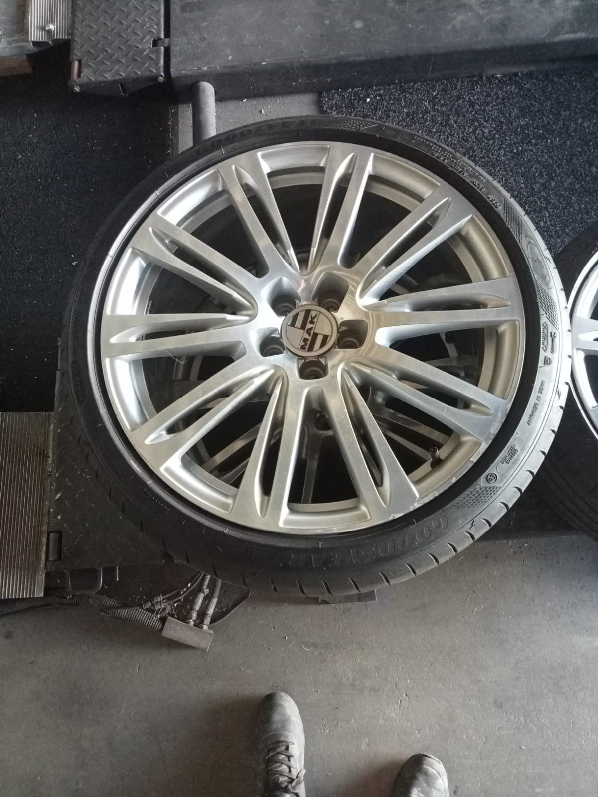 4x originele 5x112 ET 38 velgen met 255/3520 A merk banden, Ophalen, 255 mm, Banden en Velgen, Personenwagen