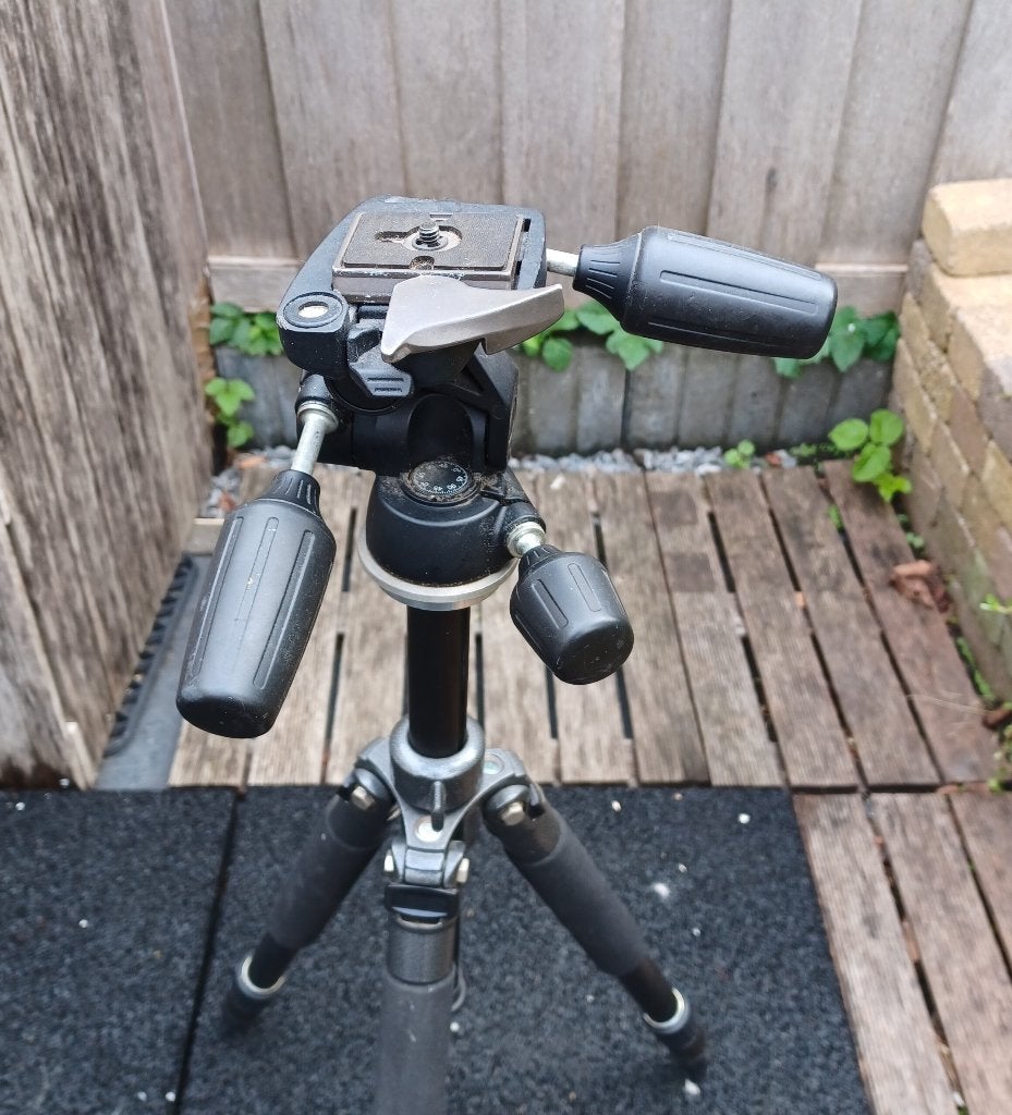 Professioneel Manfrotto statief met kop, Ophalen, Driepoot, Zo goed als nieuw, Met balhoofd