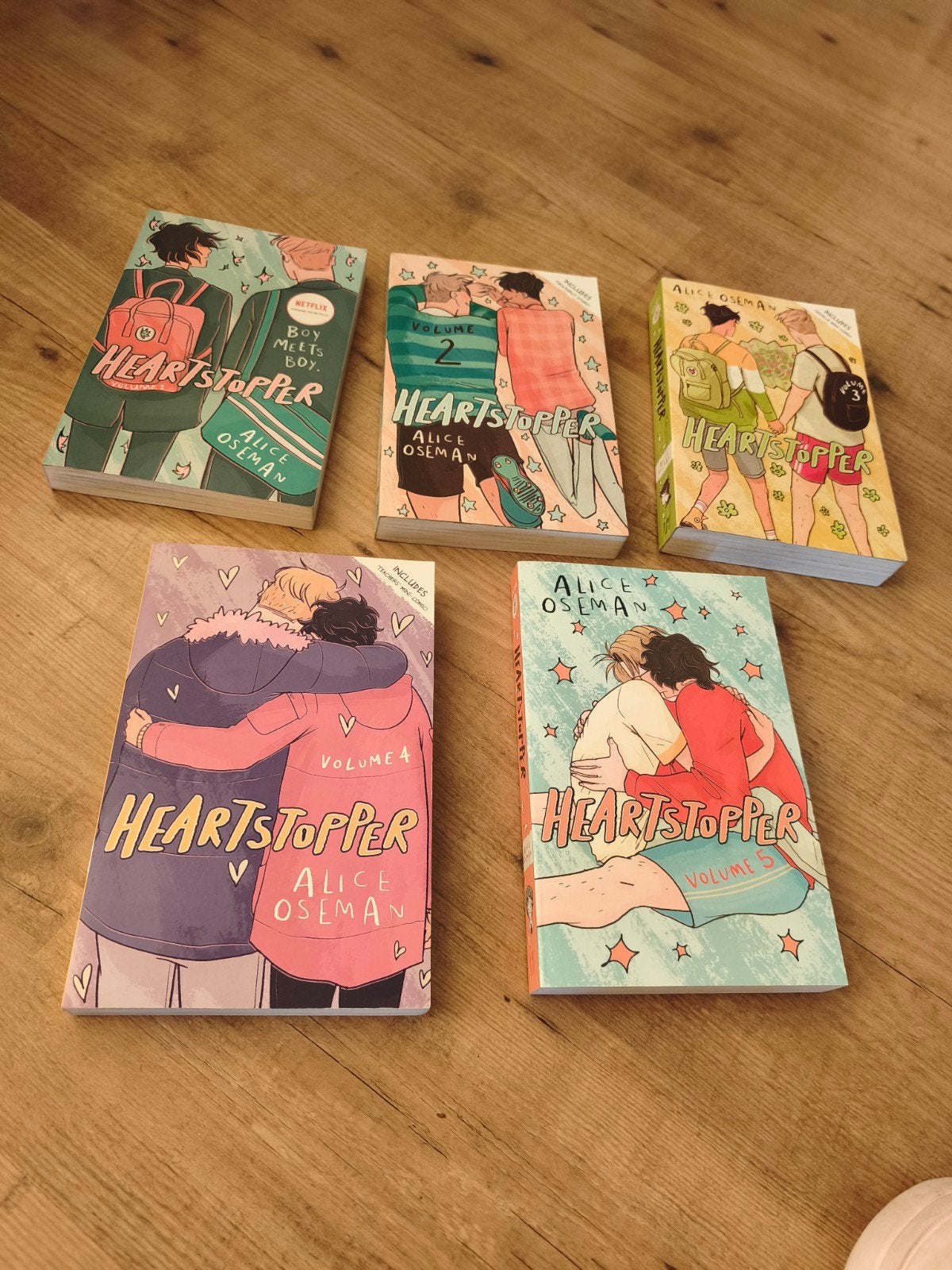 Heartstopper deel 1, 2, 3, 4, 5 Engelse Taal, Alice Oseman, Ophalen of Verzenden, Zo goed als nieuw, Fictie