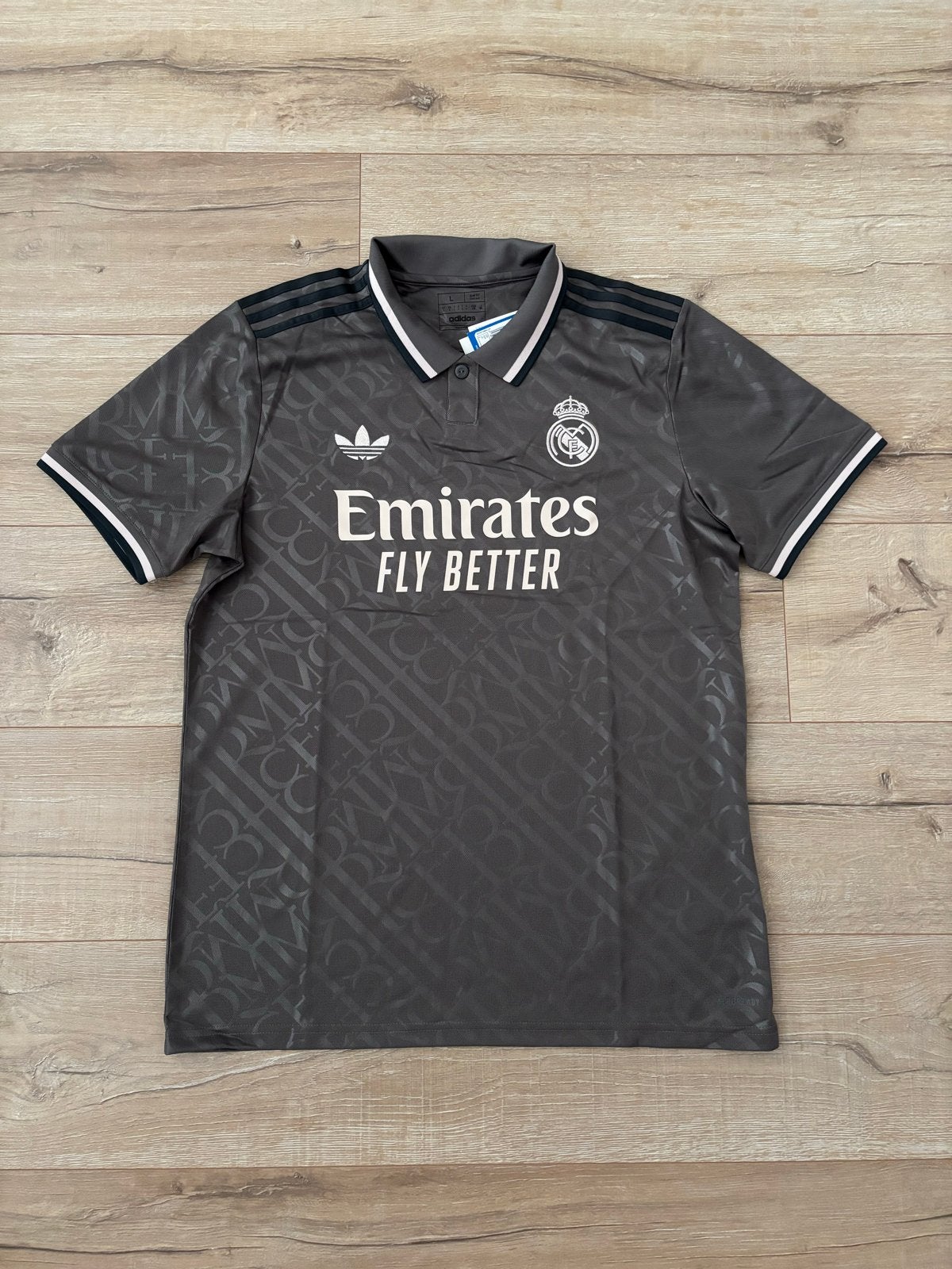 Gloednieuw Real Madrid voetbalshirt - Maat L, Nieuw, Ophalen of Verzenden, Grijs, Maat 42/44 (L)