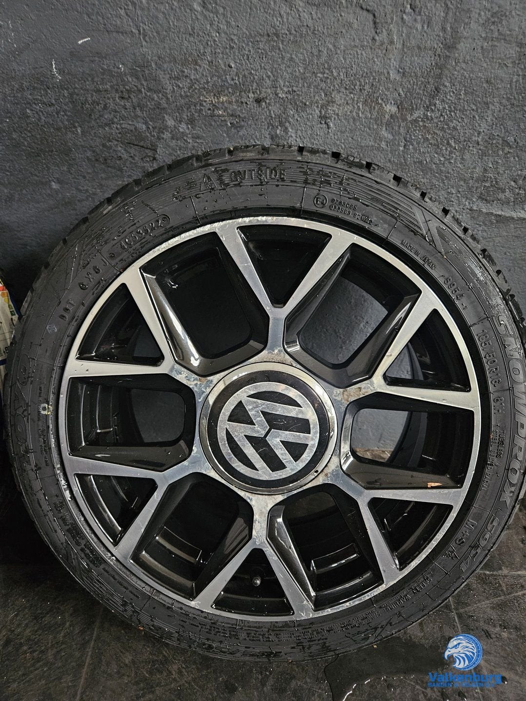 8mm! VW UP! GTI look 16 inch zwarte velgen 4x100 winterbande, Auto-onderdelen, Banden en Velgen, Gebruikt, -, Banden en Velgen