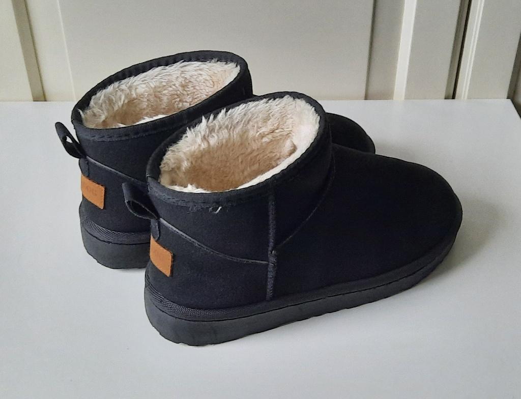 Sloffen maat 40  Nieuw !, Kleding | Dames, Zwart, Nieuw, Ophalen of Verzenden, Pantoffels of Sloffen