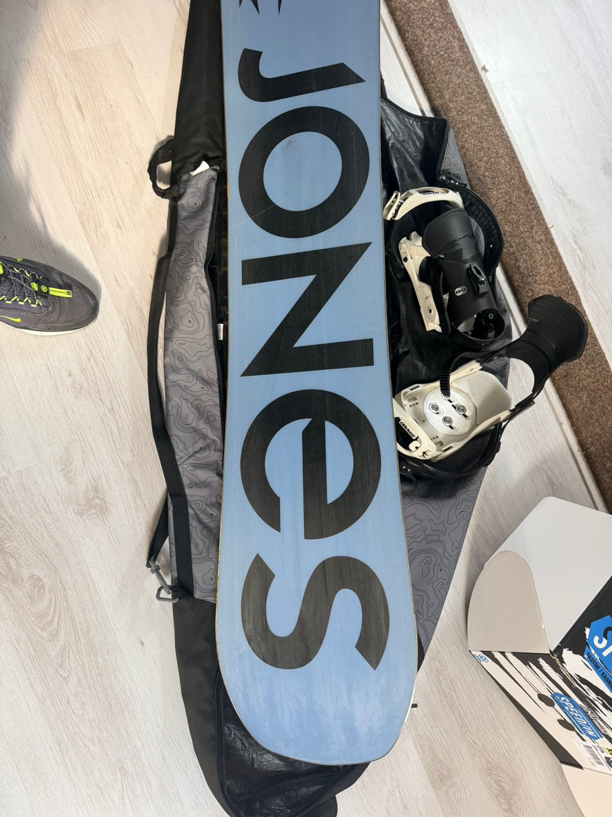 Jones frontier 164w met flow en drake bindingen, Sport en Fitness, Ophalen, Zo goed als nieuw, Bindingen