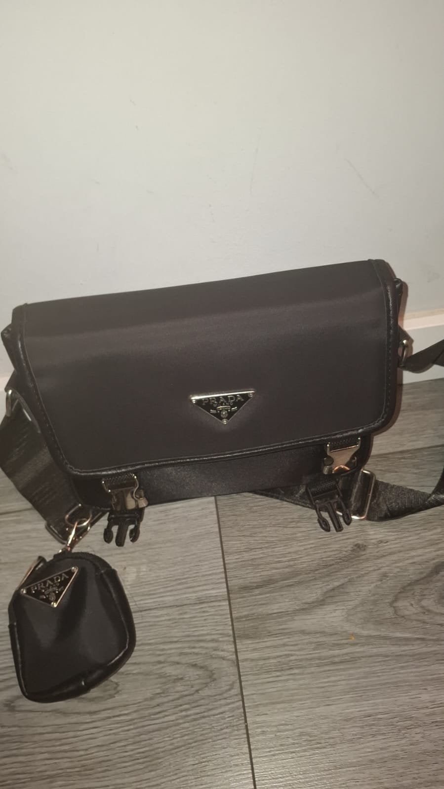Prada Re-Nylon messenger tas, Ophalen, Zo goed als nieuw, Zwart, Schoudertasje
