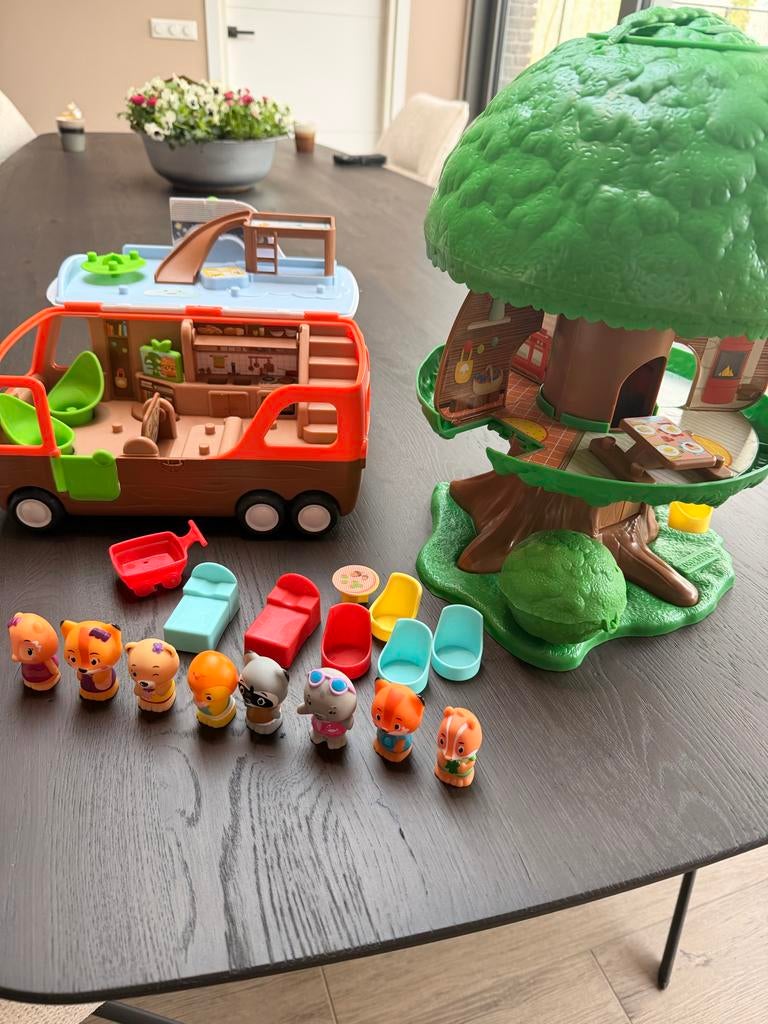Klorofill/ Boomhut en camper speelset met figuren, Ophalen, Zo goed als nieuw, Jongen of Meisje