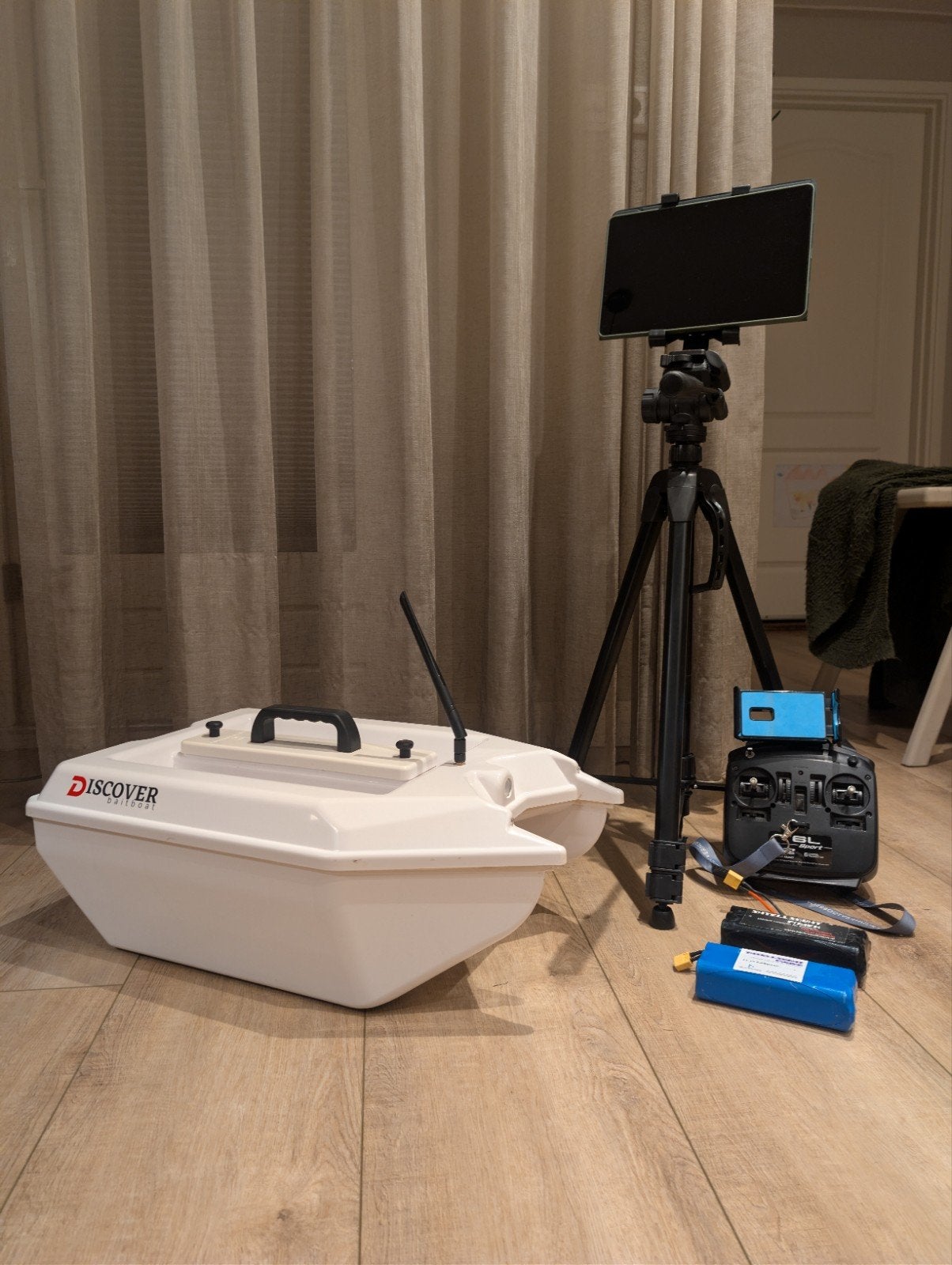 Berns Discover voerboot. Raymarine Dragonfly 5 pro en gps, Ophalen of Verzenden, Zo goed als nieuw