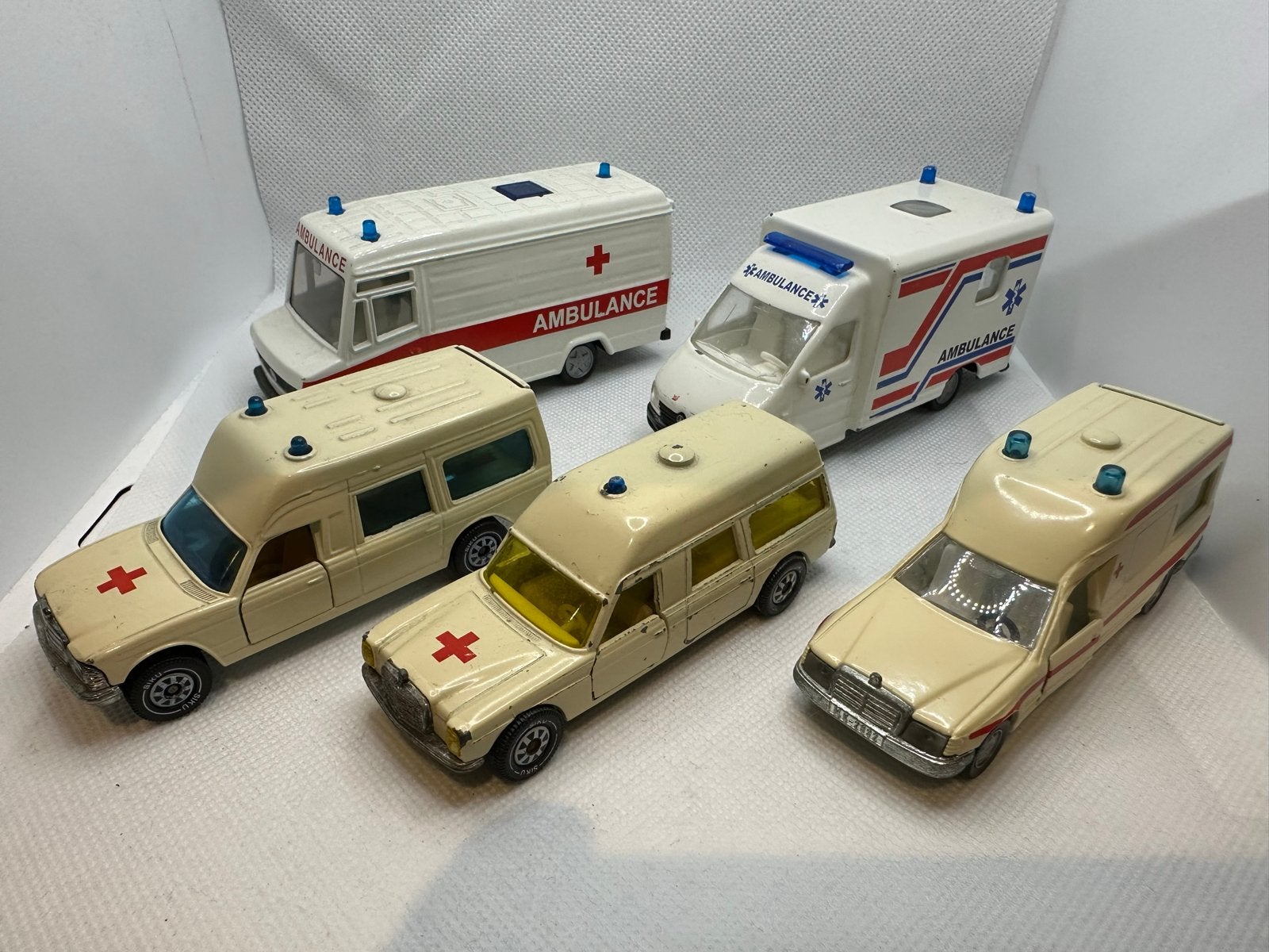 Siku ambulances - 5 stuks, Ophalen of Verzenden, Gebruikt