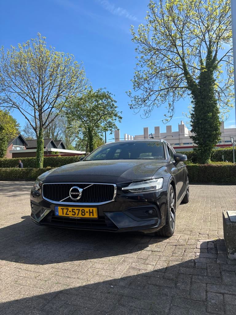 Volvo V60 T5 250pk Geartronic 2018 Zwart, Auto's, 1800 kg, Zwart, 4 cilinders, 1969 cc