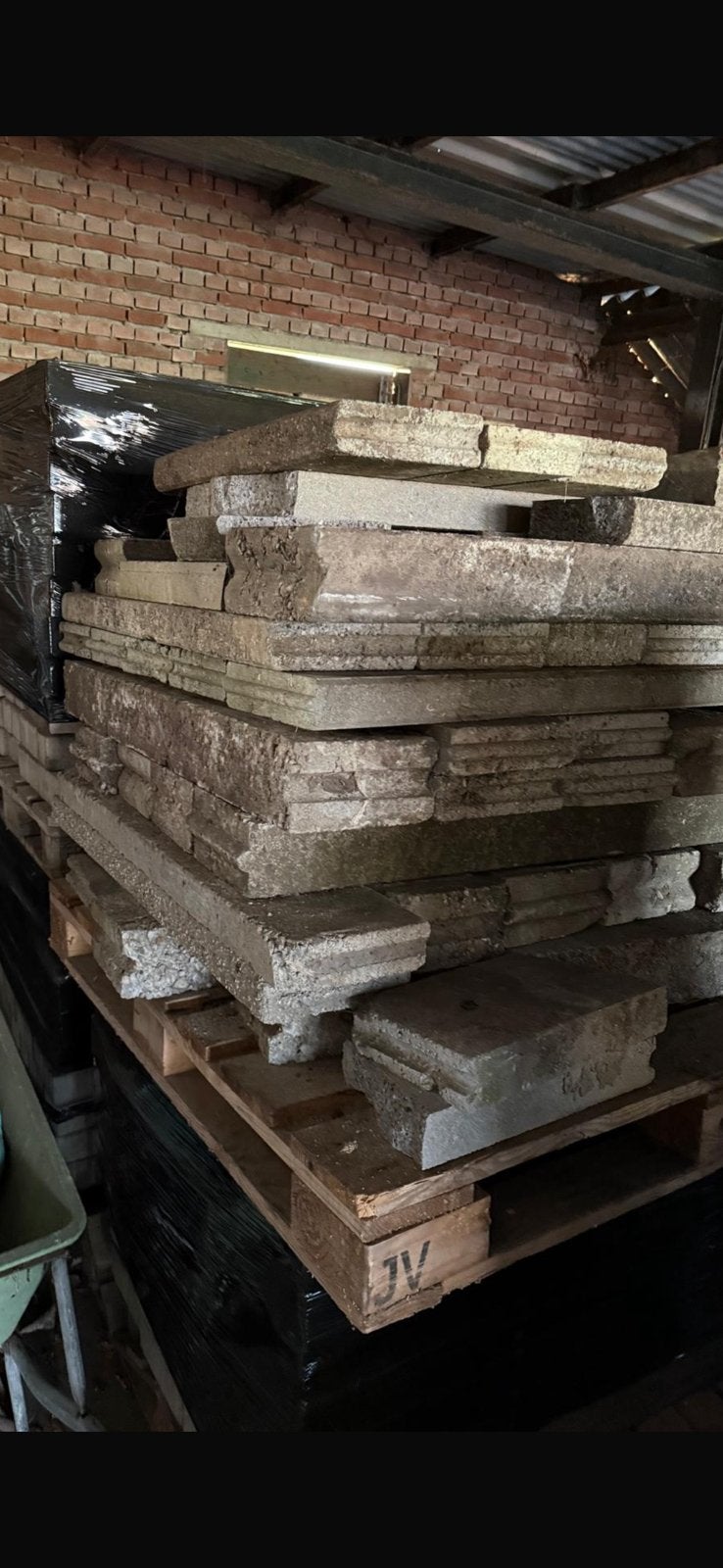Pallets met beton klinkers en trottoir banden, Tuin en Terras, Tegels en Klinkers, Ophalen of Verzenden, Zo goed als nieuw, Beton