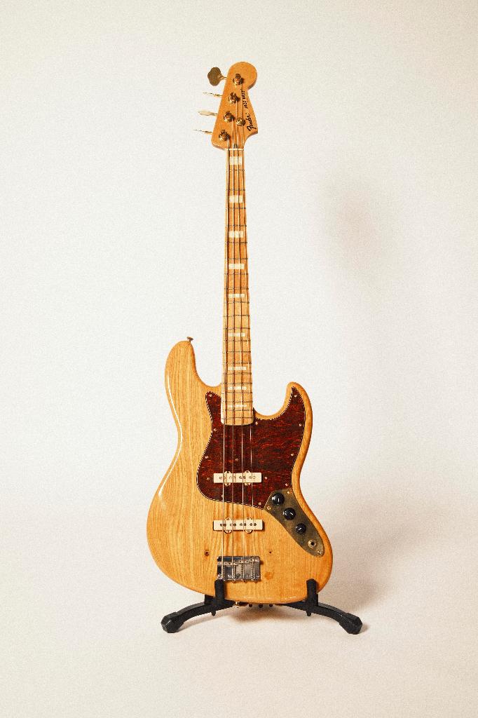 Fender Jazz Bass - 1993, 17600 N. Perimeter Drive, Suite 100, Scottsdale AZ 85255-5435, Verenigde Staten, Contactemea@fender.com