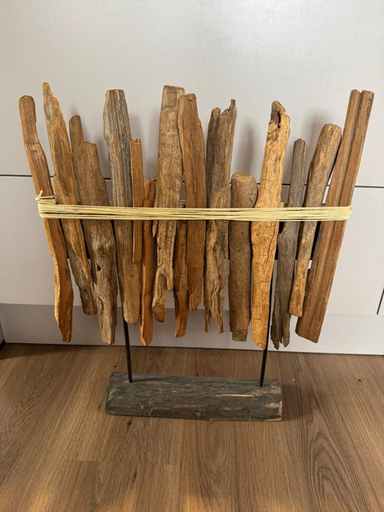 Sculptuur van drijfhout op voet, Huis en Inrichting, Woonaccessoires | Overige, Ophalen of Verzenden, Zo goed als nieuw