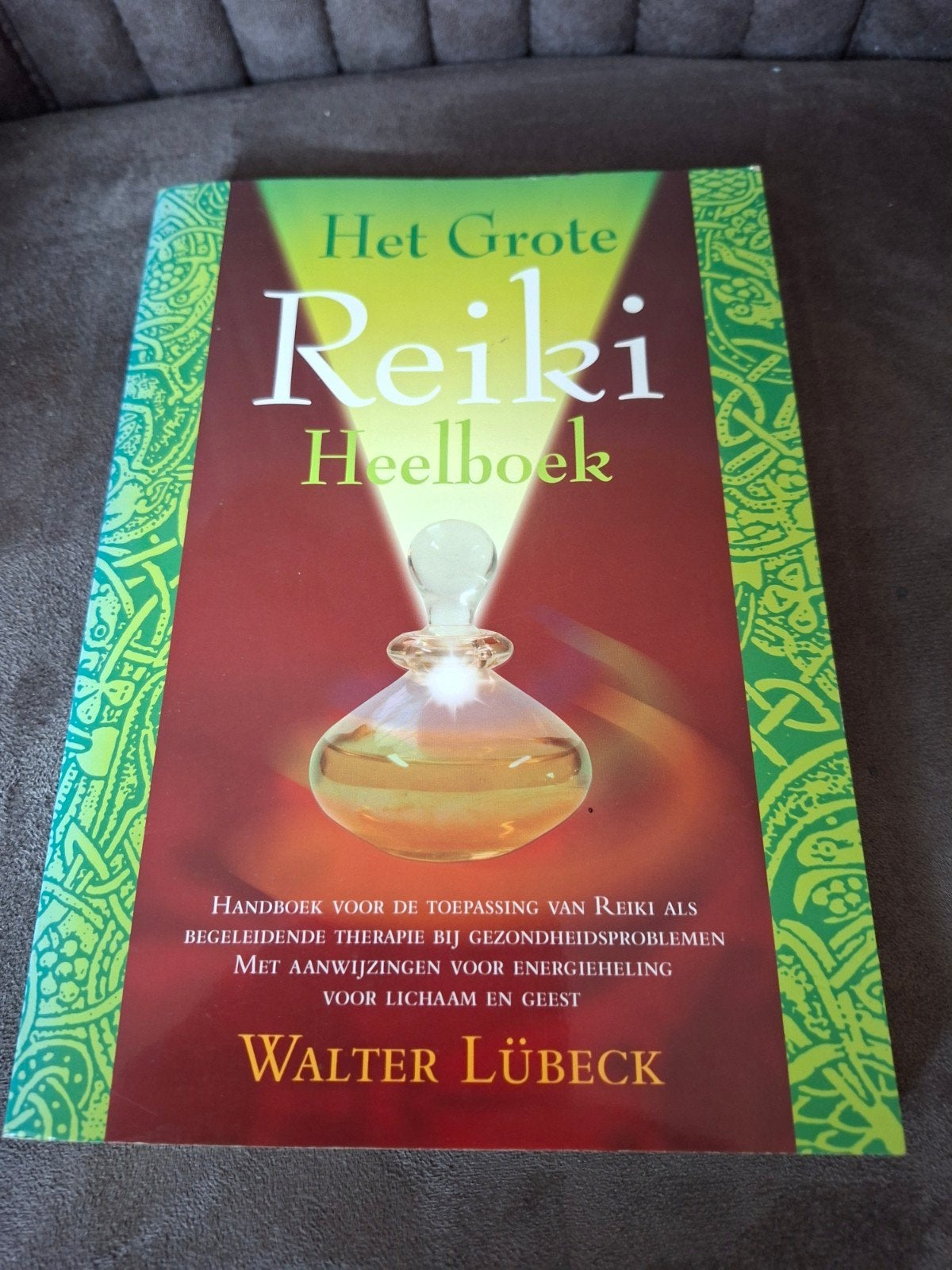 Het Grote Reiki Heelboek - Walter Lübeck, Ophalen of Verzenden, Zo goed als nieuw