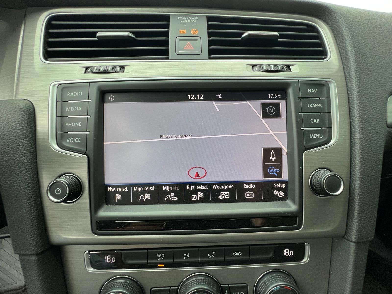 Volkswagen Golf 1.0 TSI BUSINESS EDITION CONNECTED LED, Auto's, Voorwielaandrijving, Stof, Gebruikt, Euro 6