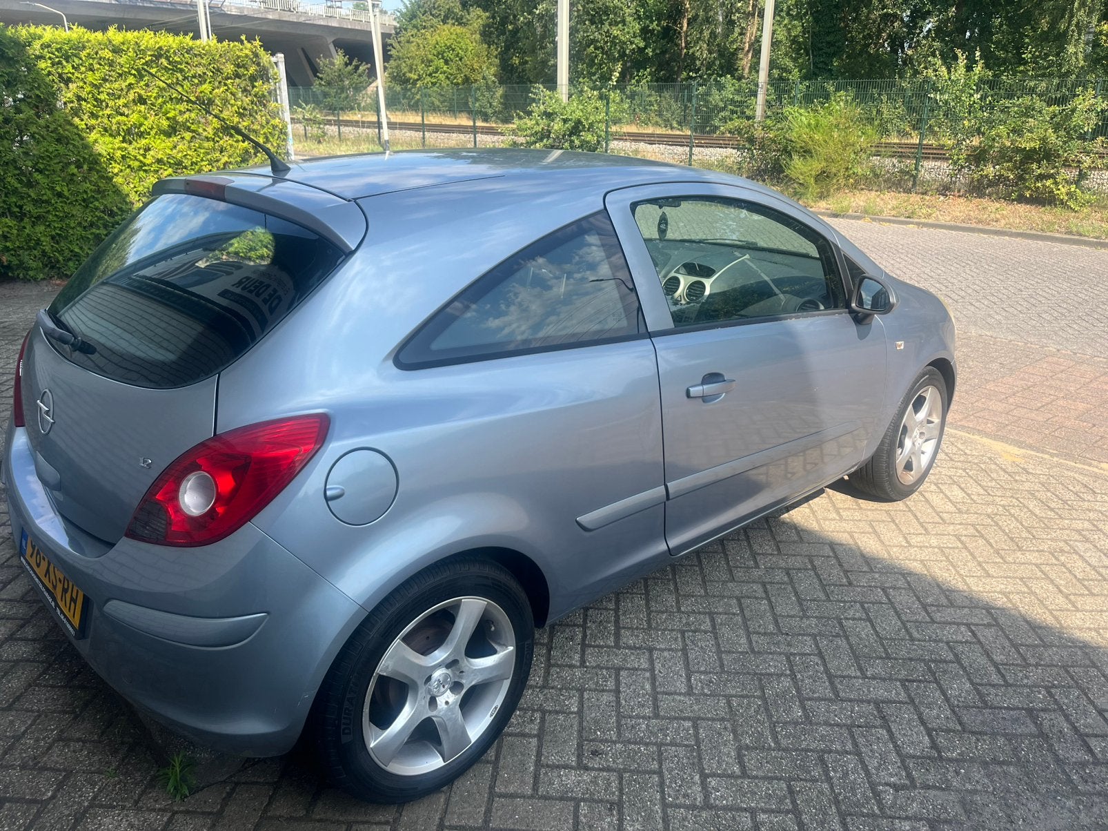 Opel Corsa 1.2 16V 3D WR 2007 Grijs NIEUWE APK, Voorwielaandrijving, 40 €/maand, Zwart, 4 cilinders