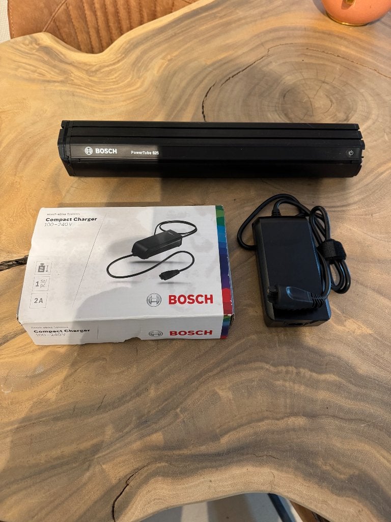 Bosch Powertube 625 Horizontaal met Oplader(Z.G.A.N.), Ophalen, Zo goed als nieuw