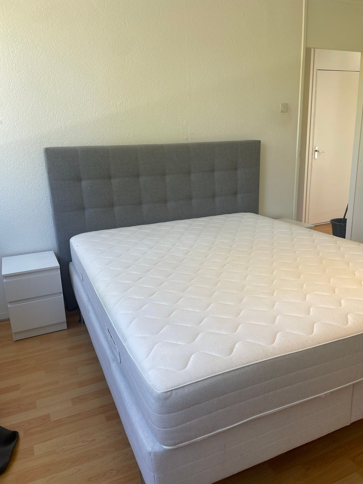 Tweepersoons boxspring met hoofdbord en matras, Huis en Inrichting, Tweepersoons, Zo goed als nieuw, 200 cm, 140 cm