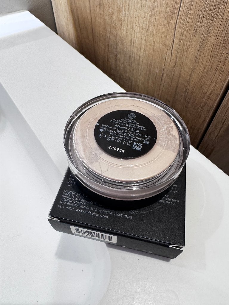 Shiseido Synchro Skin Invisible Silk Loose Powder Radiant 6g, Gehele gezicht, Beige, Nieuw, Ophalen of Verzenden