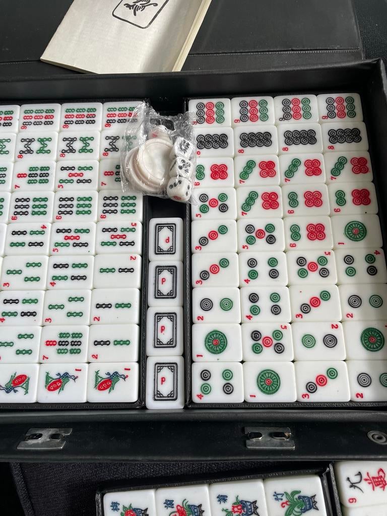 Mahjong spel in koffer - compleet met spelregels, Drie of vier spelers, Ophalen of Verzenden, Gebruikt