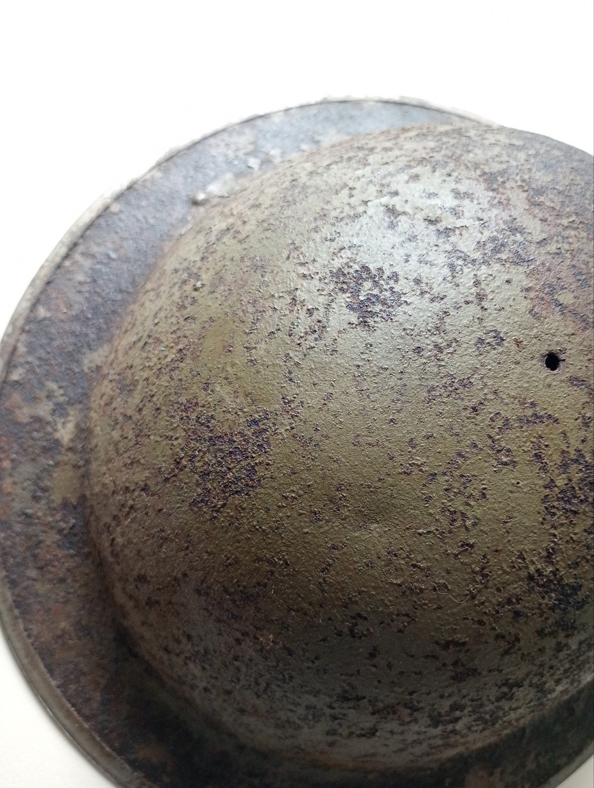Engelse Brodie Helm WO2 - Schuurvondst, Verzamelen, Militaria | Tweede Wereldoorlog, Ophalen of Verzenden, Engeland, Helm of Baret