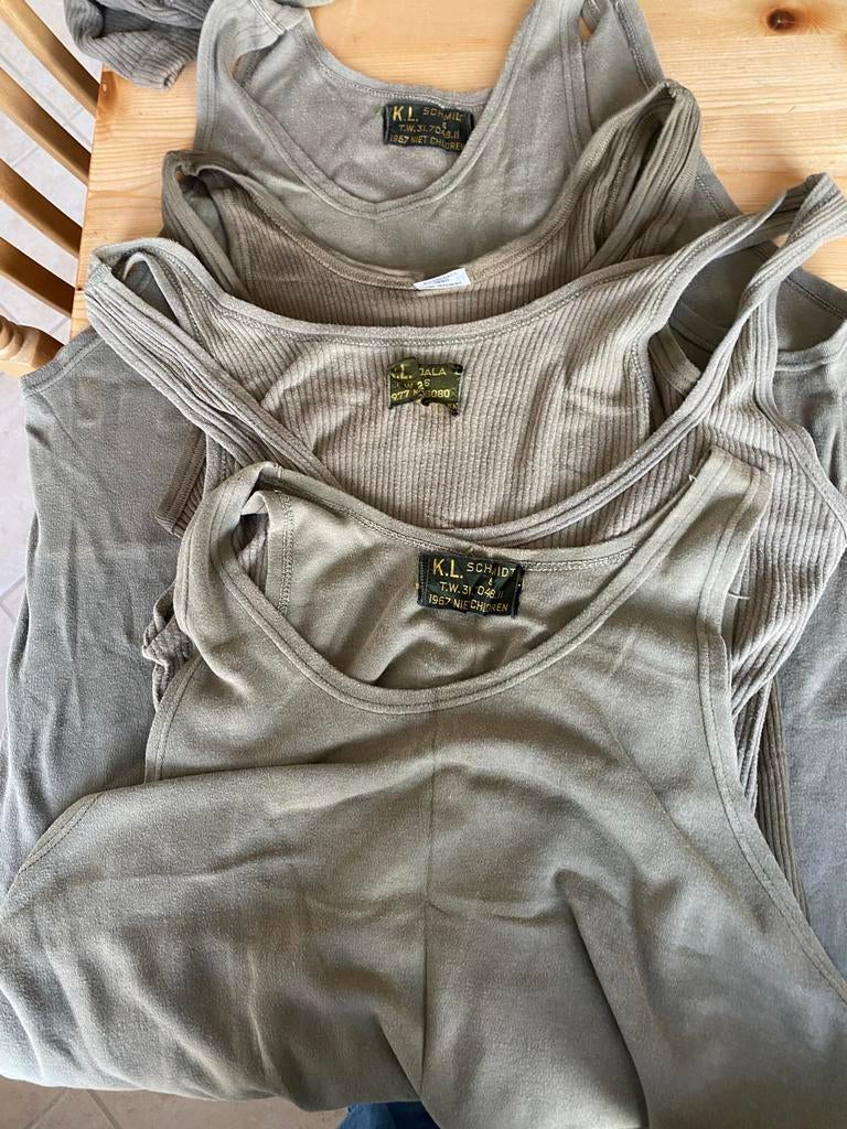 Militair kledingpakket: ondergoed en riemen, Verzamelen, Militaria | Algemeen, Ophalen of Verzenden, Landmacht, Nederland, Kleding of Schoenen