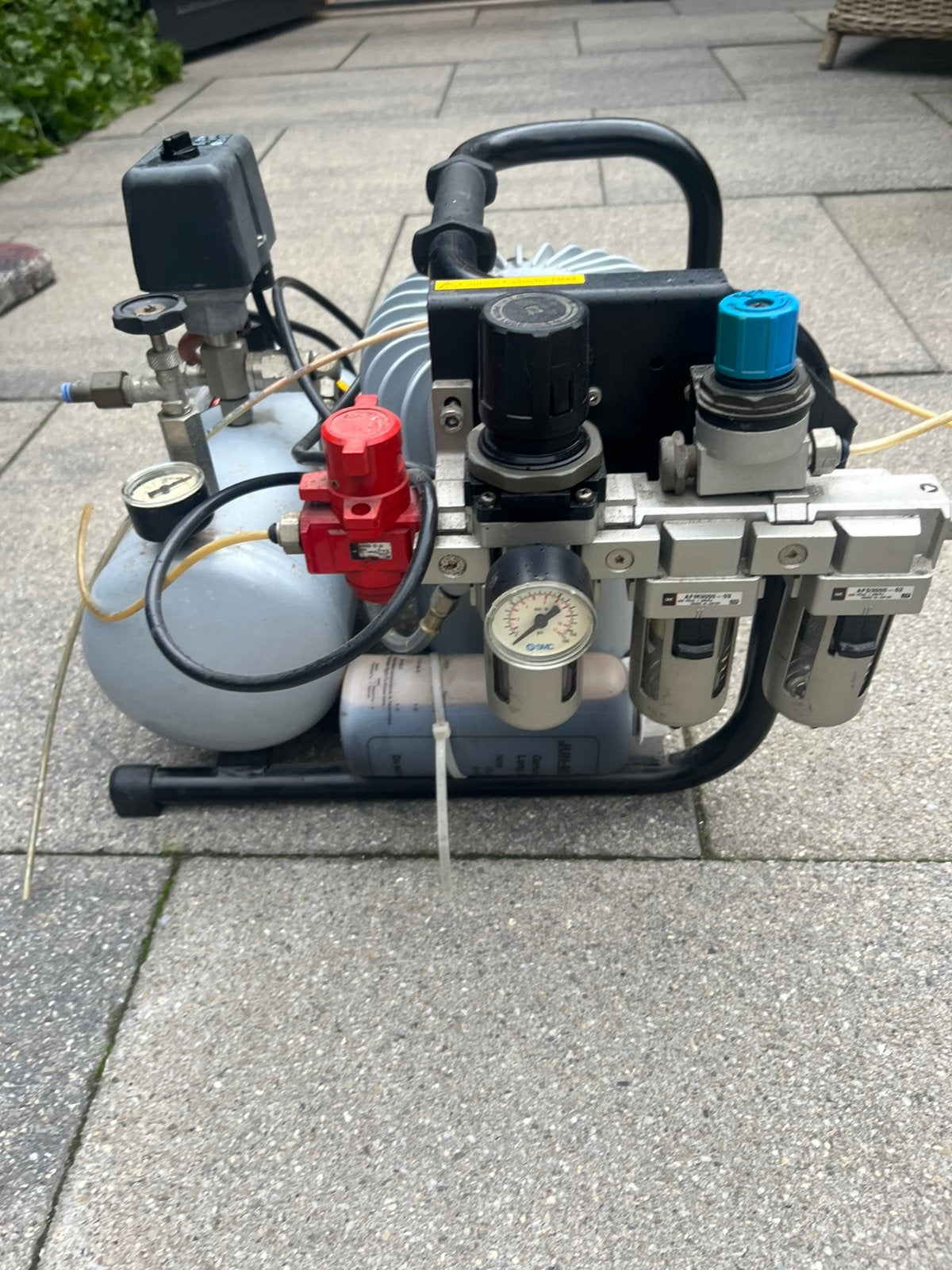 Compressor geluidsarm, Doe-het-zelf en Verbouw, Minder dan 25 liter, Ophalen, Zo goed als nieuw, Minder dan 200 liter/min