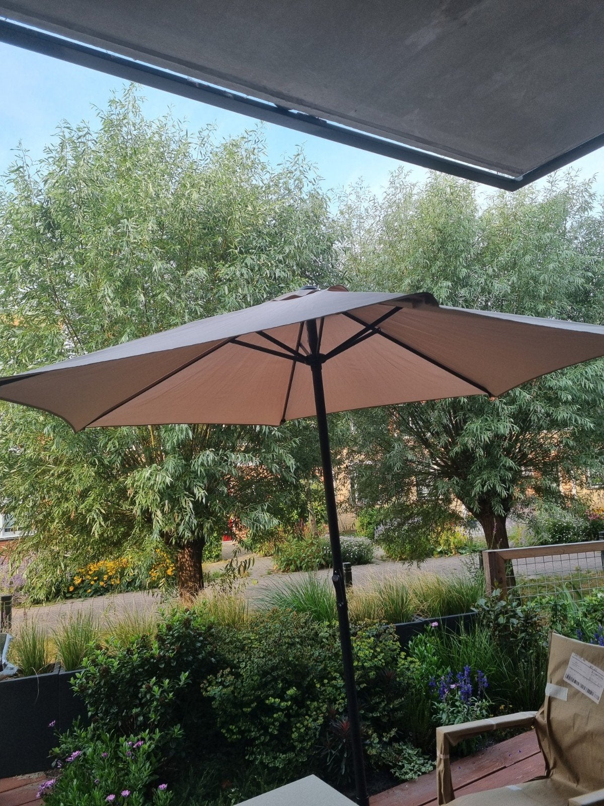 Tuin parasol - Taupe - Diameter 2,5 meter, Tuin en Terras, Ophalen, Zo goed als nieuw, 2 tot 3 meter, Stokparasol