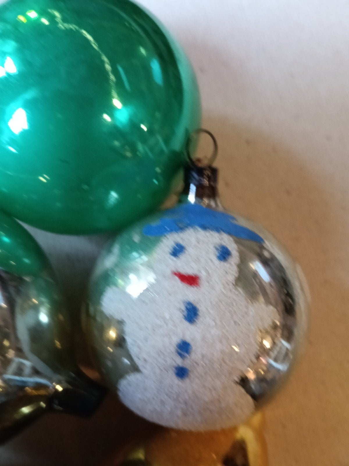 Vintage glazen kerstbal met handgeschilderde sneeuwpop, Ophalen of Verzenden, Nvt, Nvt, Nvt