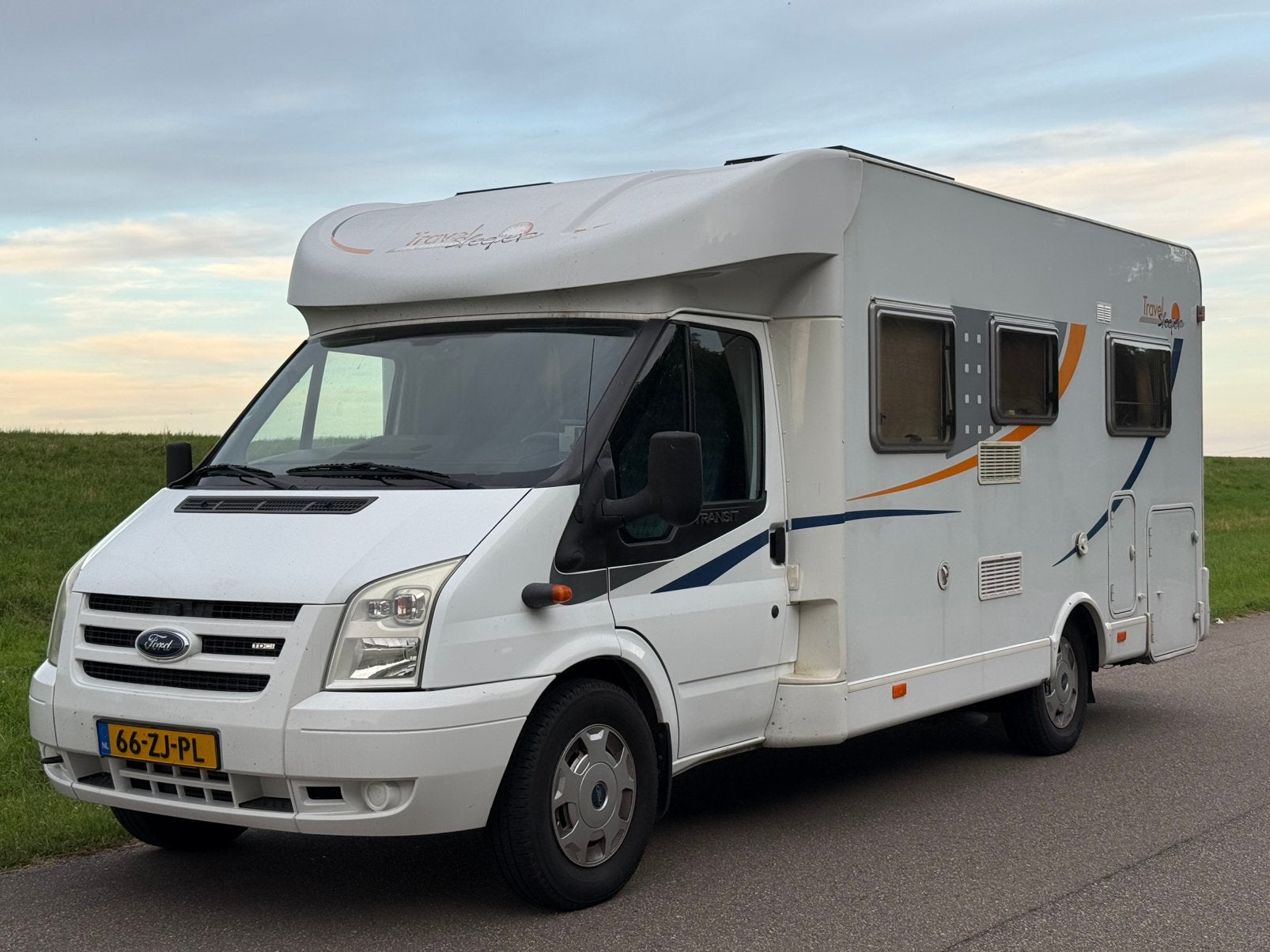 Dethleffs Travelsleeper T63 | Nieuwe motor | Airco, Caravans en Kamperen, Campers, Chemisch toilet, Luifel, Bedrijf, 5 tot 6 meter